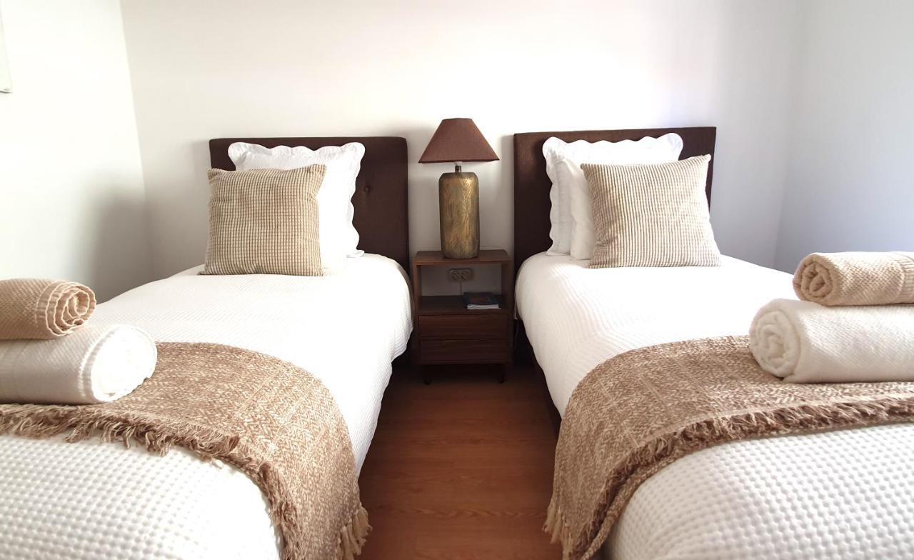 Afonso Galo Guest Apartments I Almada Esterno foto