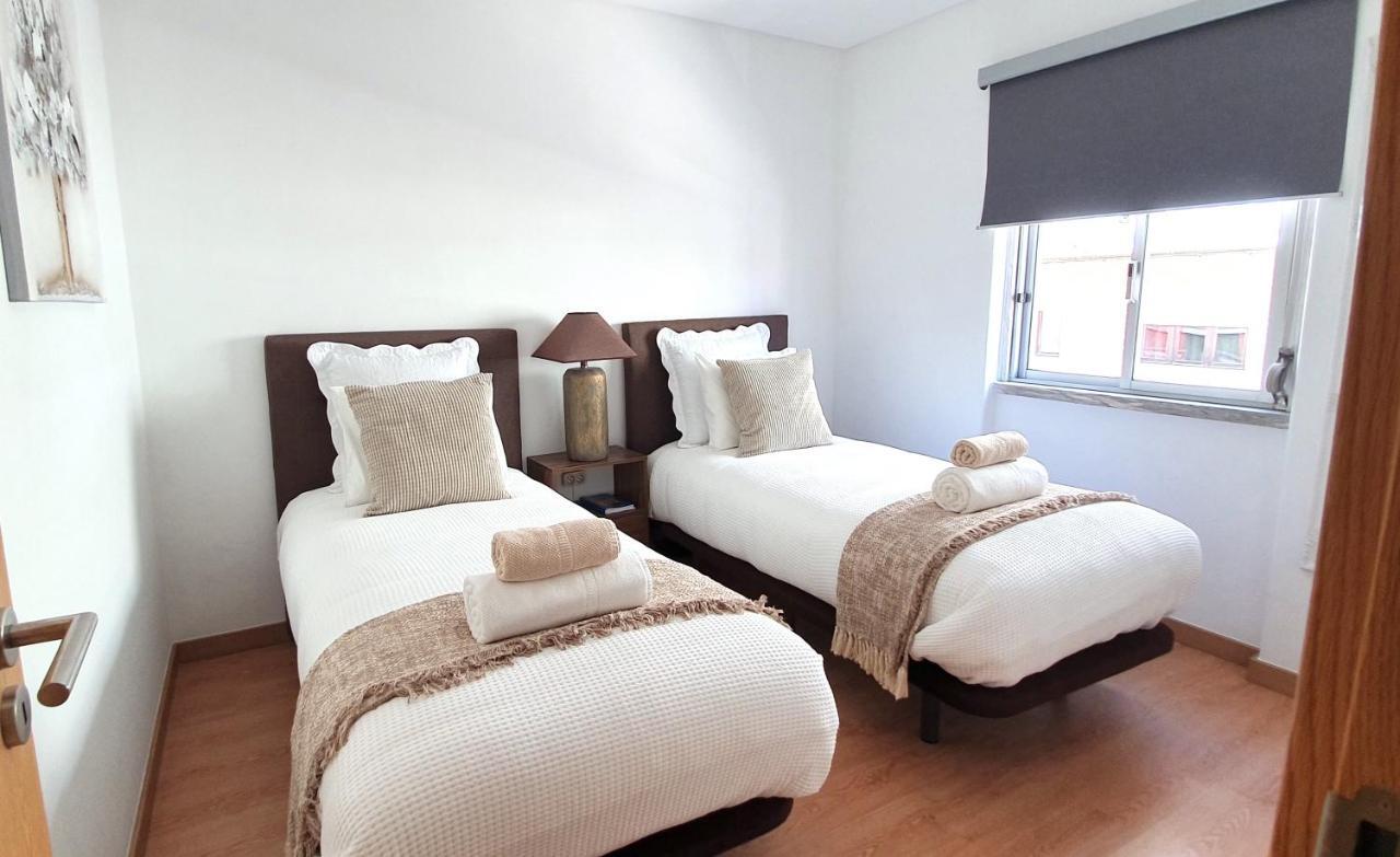 Afonso Galo Guest Apartments I Almada Esterno foto